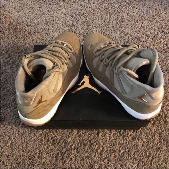 Jordan WMNS Air 11 Retro in Neutral Olive - Picture 3 of 5